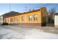 historicka-budova-s-rozlahlym-pozemkom-small-0