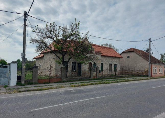 predam-v-sturove-rodinny-dom-s-velkym-pozemkom-big-2
