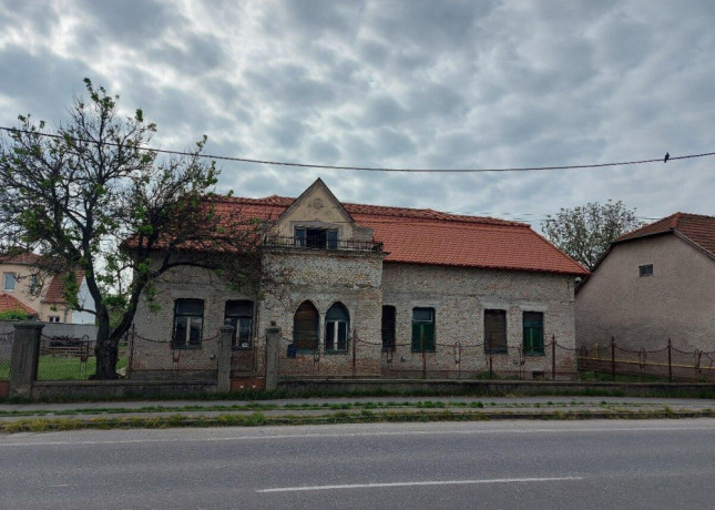 predam-v-sturove-rodinny-dom-s-velkym-pozemkom-big-0