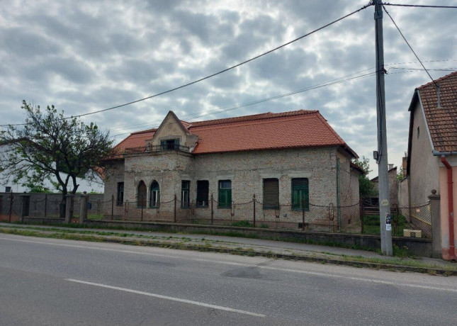 predam-v-sturove-rodinny-dom-s-velkym-pozemkom-big-1