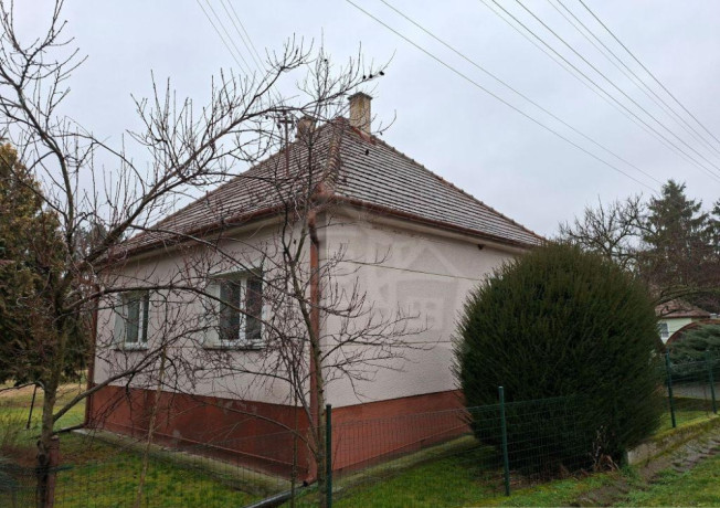 rodinny-3-izbovy-dom-v-obci-krtovce-s-18-arovym-pozemkom-big-1