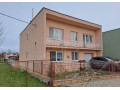 priestranny-6-izbovy-rodinny-dom-s-krbom-a-okrasnou-zahrad-small-1