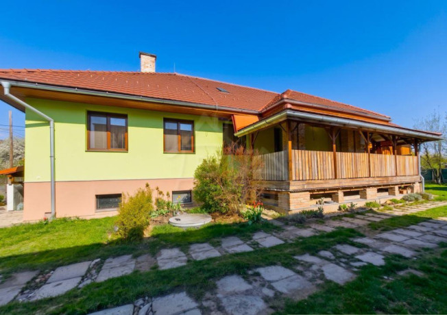 byvanie-s-vonou-fig-a-morusi-na-dosah-od-zamku-halic-big-2