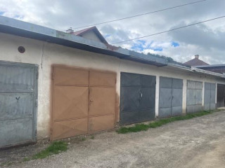 garaz-s-montaznou-jamou-v-brezne