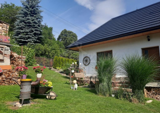 krasna-utulna-chalupa-na-predaj-po-rekonstrukcii-vhodna-big-1