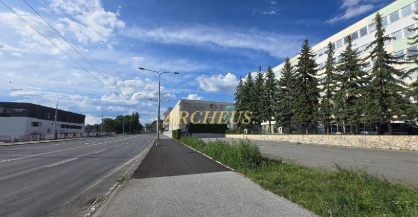 administrativna-budova-na-predaj-v-centre-presova-big-0