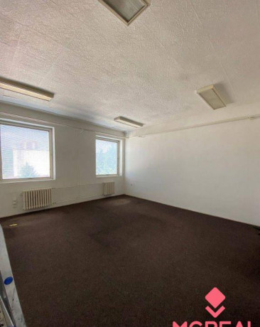 predaj-administrativnej-budovy-878-m2-v-senici-big-4