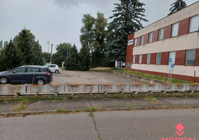 predaj-administrativnej-budovy-878-m2-v-senici-big-0