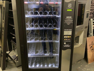 automat-na-cukrovinky-a-napoje-snack