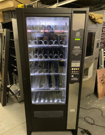 automat-na-cukrovinky-a-napoje-snack-big-0