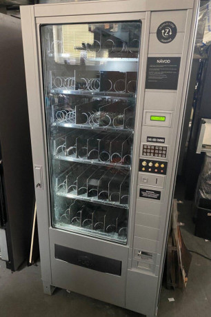 automat-na-cukrovinky-a-napoje-snack-big-4