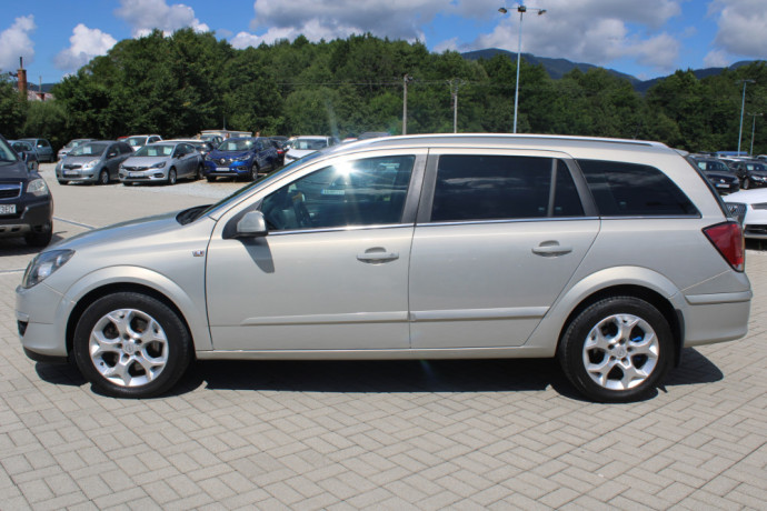 opel-astra-caravan-19cdti-88-kw-big-1
