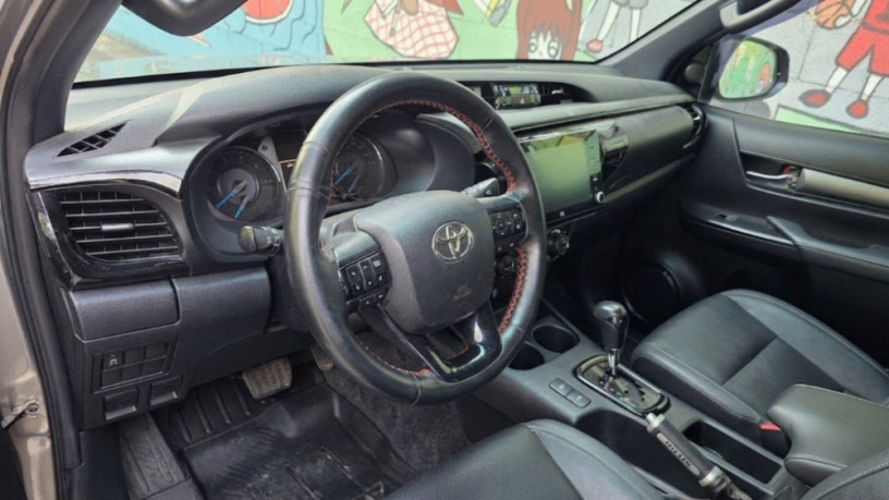 toyota-hilux-dc-28-i-d-4d-invincible-4x4-at-150kw204hp-a6-big-1