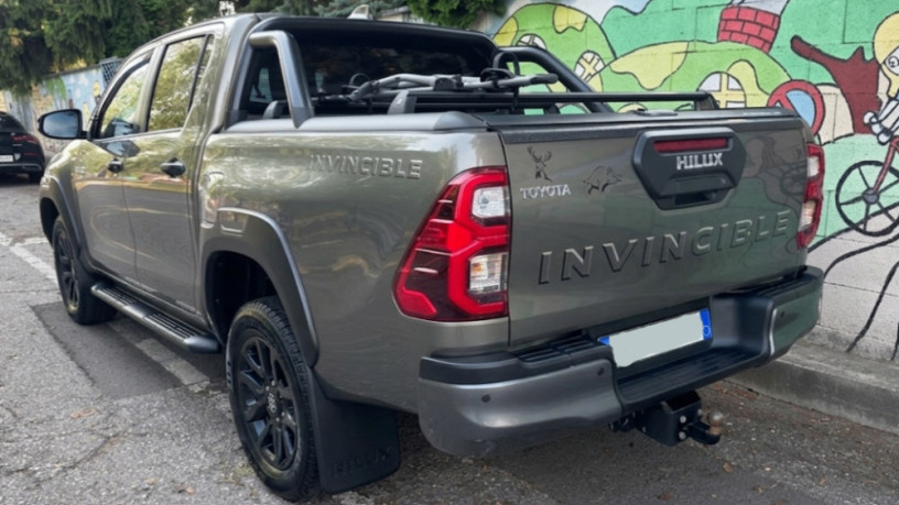 toyota-hilux-dc-28-i-d-4d-invincible-4x4-at-150kw204hp-a6-big-2