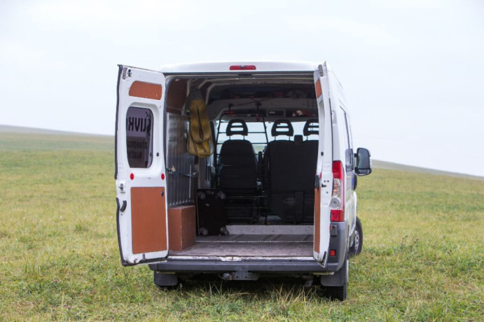 fiat-ducato-6-miest-alebo-zadna-lavica-demontovatelna-na-3-miest-big-3