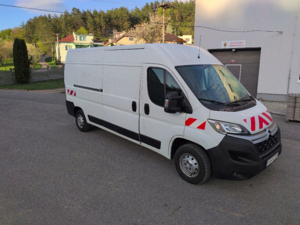 citroen-jumper-furgon-20-bluehdi-130-35-l3h3-96kw130hp-m6-big-3