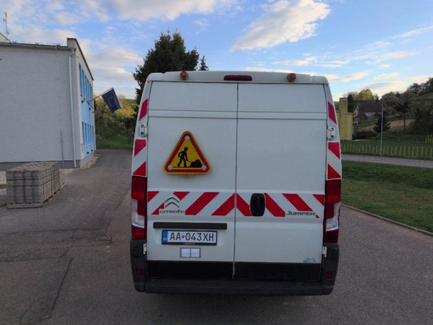 citroen-jumper-furgon-20-bluehdi-130-35-l3h3-96kw130hp-m6-big-1