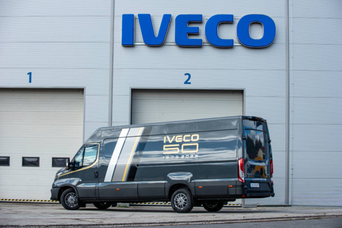 iveco-daily-35s18ha8v-16m3-l4h2-big-1