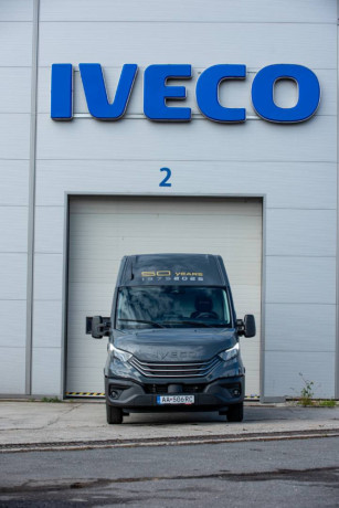 iveco-daily-35s18ha8v-16m3-l4h2-big-2