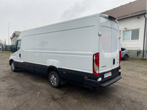 iveco-daily-35s16-16m3-automat-velky-lcd-big-2