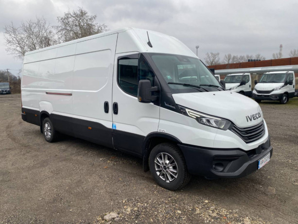iveco-daily-35s16-16m3-automat-velky-lcd-big-0