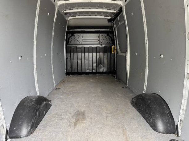 iveco-daily-35s18ha8v-16m3-l4h2-big-1