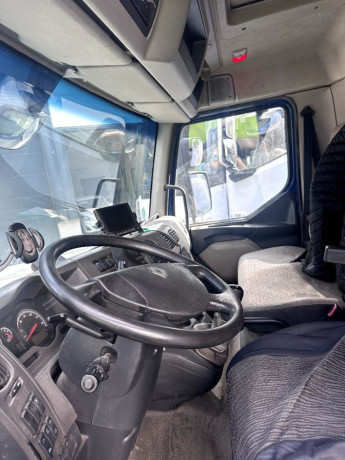 renault-midlum-24018-p4x2-big-1