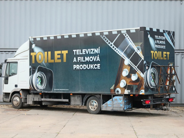 iveco-eurocargo-ml-80e21-s-vestavbou-mobilnich-toalet-a-sprchy-big-2