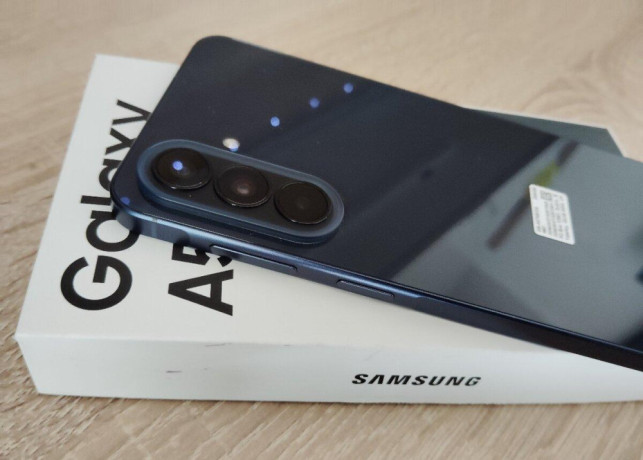 samsung-galaxy-a57-5g-8256gb-novy-big-3