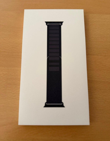 apple-watch-49mm-black-alpine-loop-m-big-0