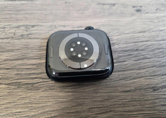 apple-watch-series-7-nike-45mm-gps-aluminium-case-big-4