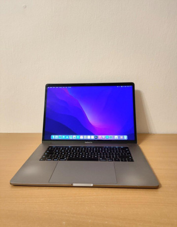 macbook-pro-15-2017-i7-16gb-256gb-big-1