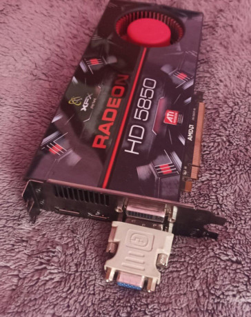 predam-grafiku-do-pocitaca-amd-radeon-hd-5850-big-0