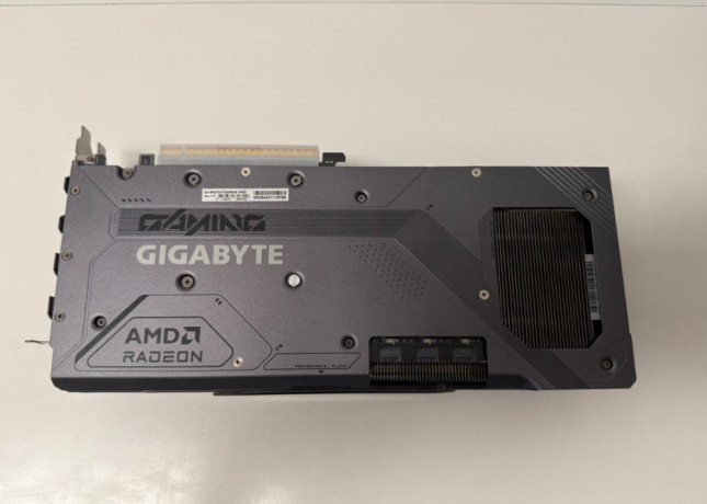 gigabyte-radeon-rx-9070-xt-gaming-oc-16gb-big-3