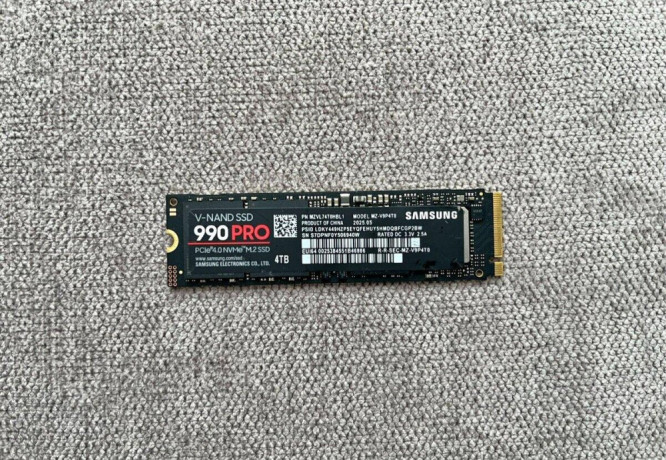 samsung-990-pro-m2-ssd-4tb-big-0