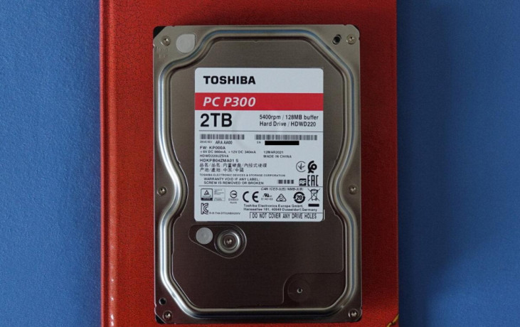 pevny-disk-hdd-35-toshiba-p300-hdwd220-2tb-5400rpm-big-0