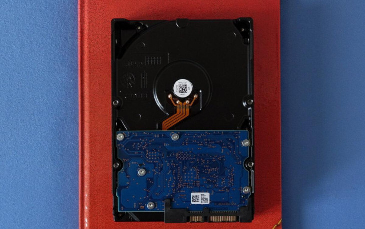 pevny-disk-hdd-35-toshiba-p300-hdwd120-2tb-7200rpm-big-1