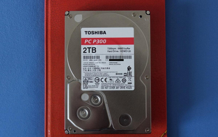 pevny-disk-hdd-35-toshiba-p300-hdwd120-2tb-7200rpm-big-0