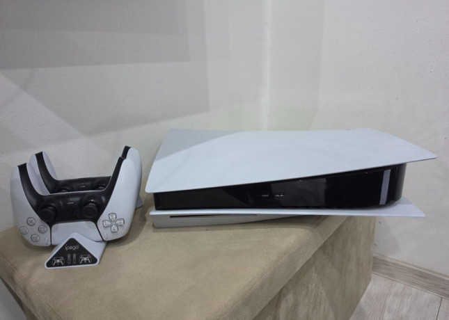 playstation-5-hry-2-ovladace-big-2