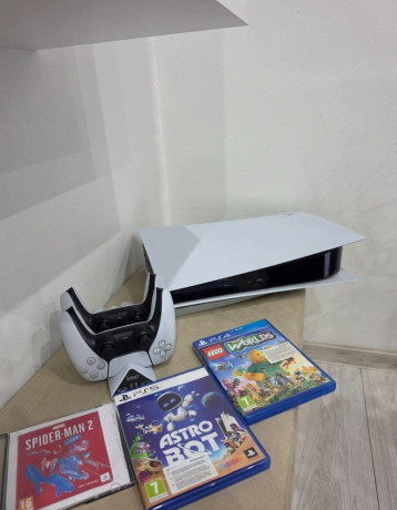 playstation-5-hry-2-ovladace-big-0