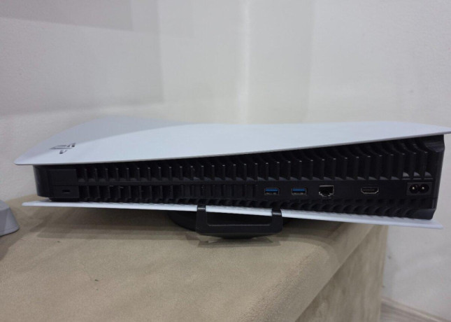 playstation-5-hry-2-ovladace-big-4