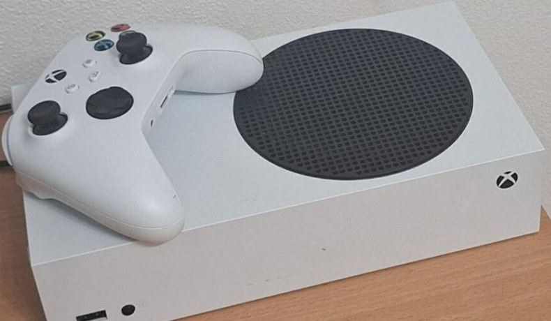 predam-hernu-konzolu-xbox-series-s-big-0