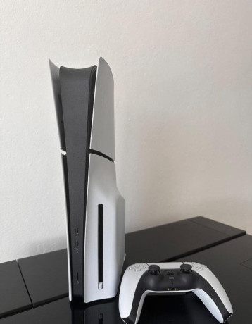 playstation-5-slim-1tb-v-zaruke-big-0