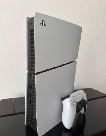 playstation-5-slim-1tb-v-zaruke-big-1