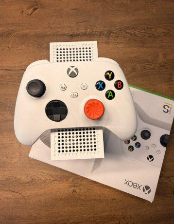 predam-xbox-series-s-top-stav-s-originalnou-krabicou-big-2