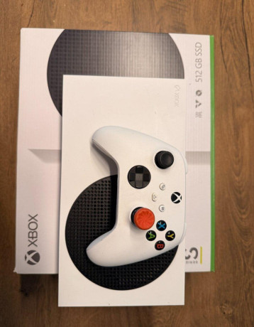 predam-xbox-series-s-top-stav-s-originalnou-krabicou-big-3