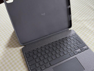 logi-obal-a-klavesnica-k-ipad-129
