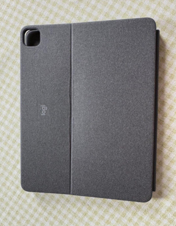 logi-obal-a-klavesnica-k-ipad-129-big-1