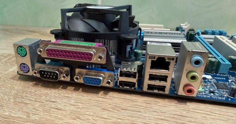 gigabyte-ga-g41mt-es2l-pentium-dual-core-e5400-socket-775-big-1
