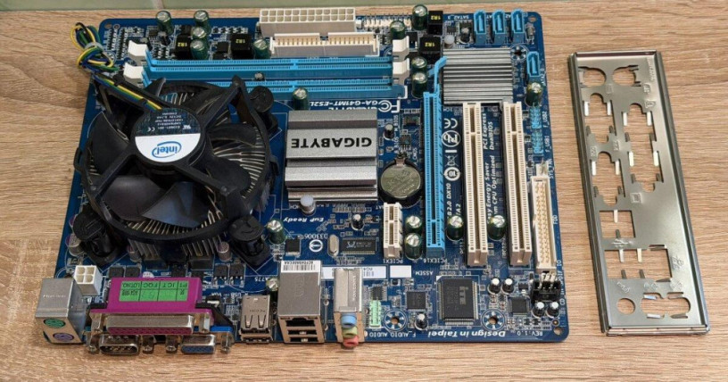 gigabyte-ga-g41mt-es2l-pentium-dual-core-e5400-socket-775-big-0